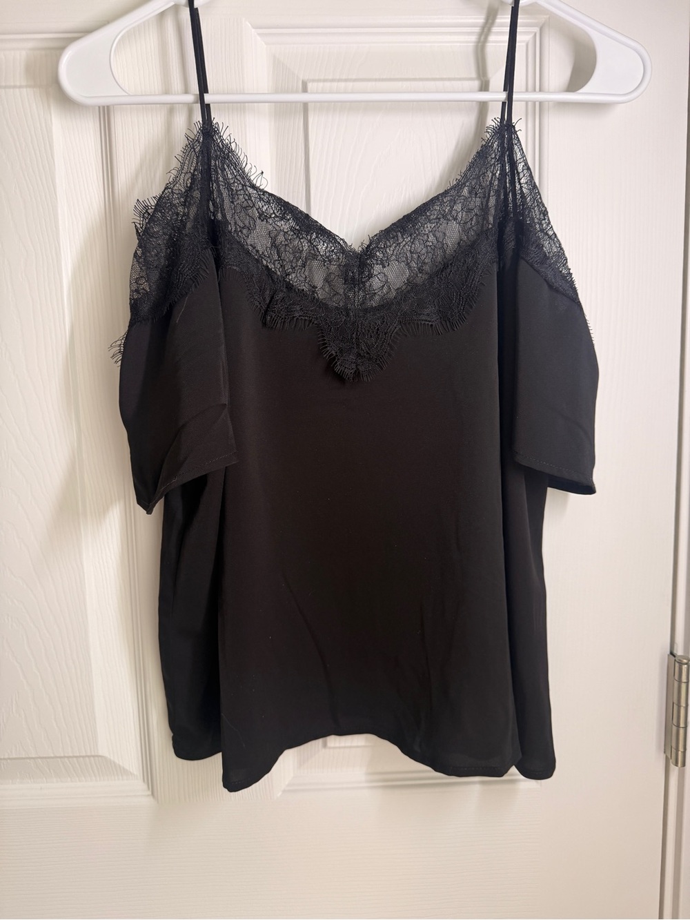 3/$15 Black cold shoulder top with lace detail